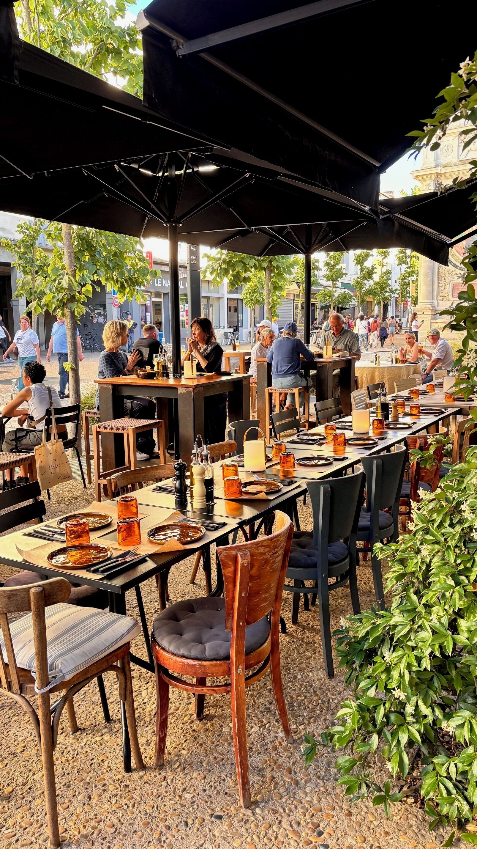 Lunch and dinner served