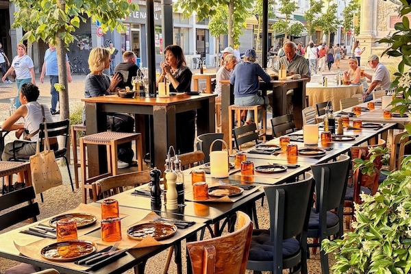 Lunch and dinner served