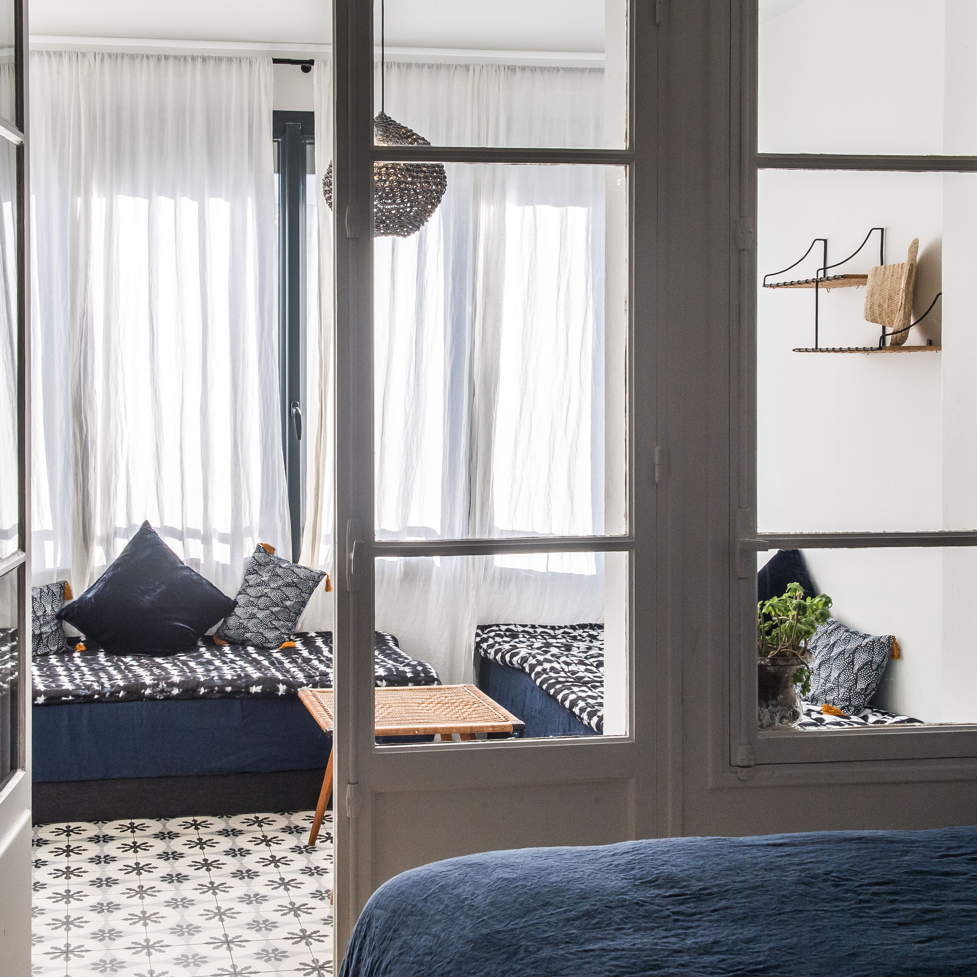 suite | living area | flat-screen tv