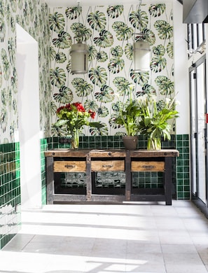 Interior entrance - La Maison Volver (Arles)