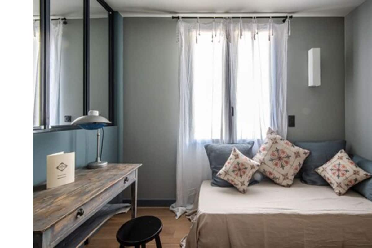 Habitación doble junior | Ropa de cama de alta calidad, camas con pillow-top y insonorización