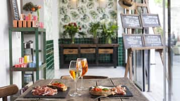 Se sirven almuerzos y cenas