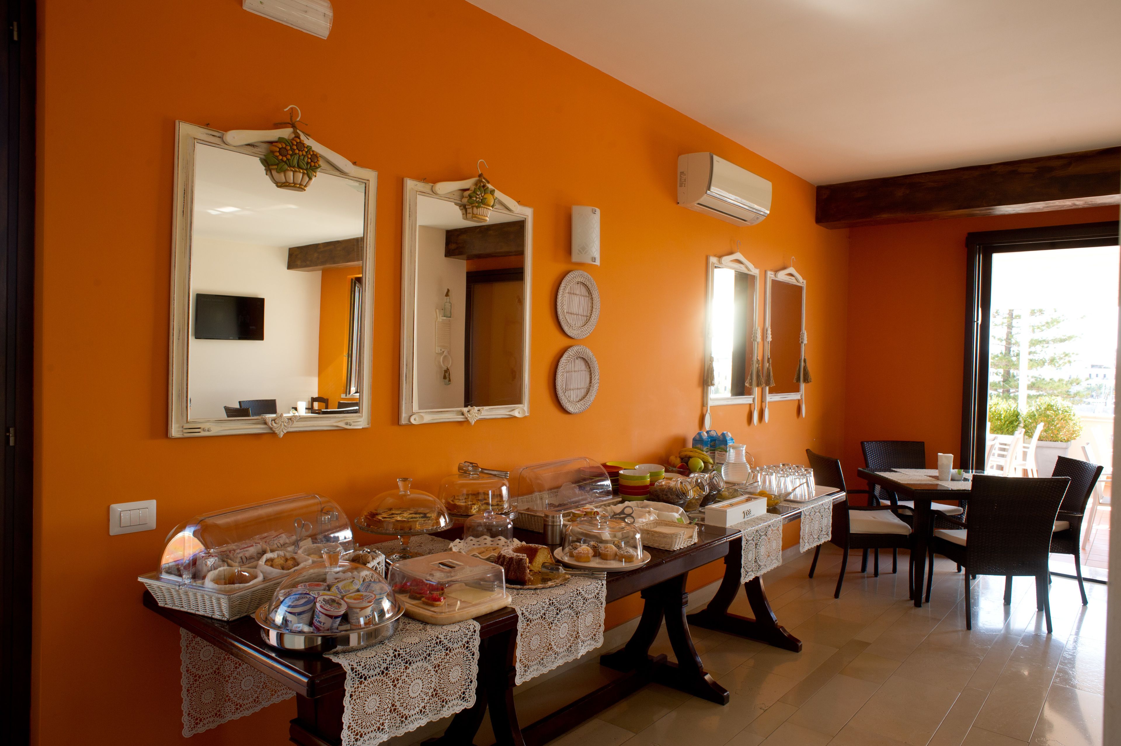 Free daily buffet breakfast