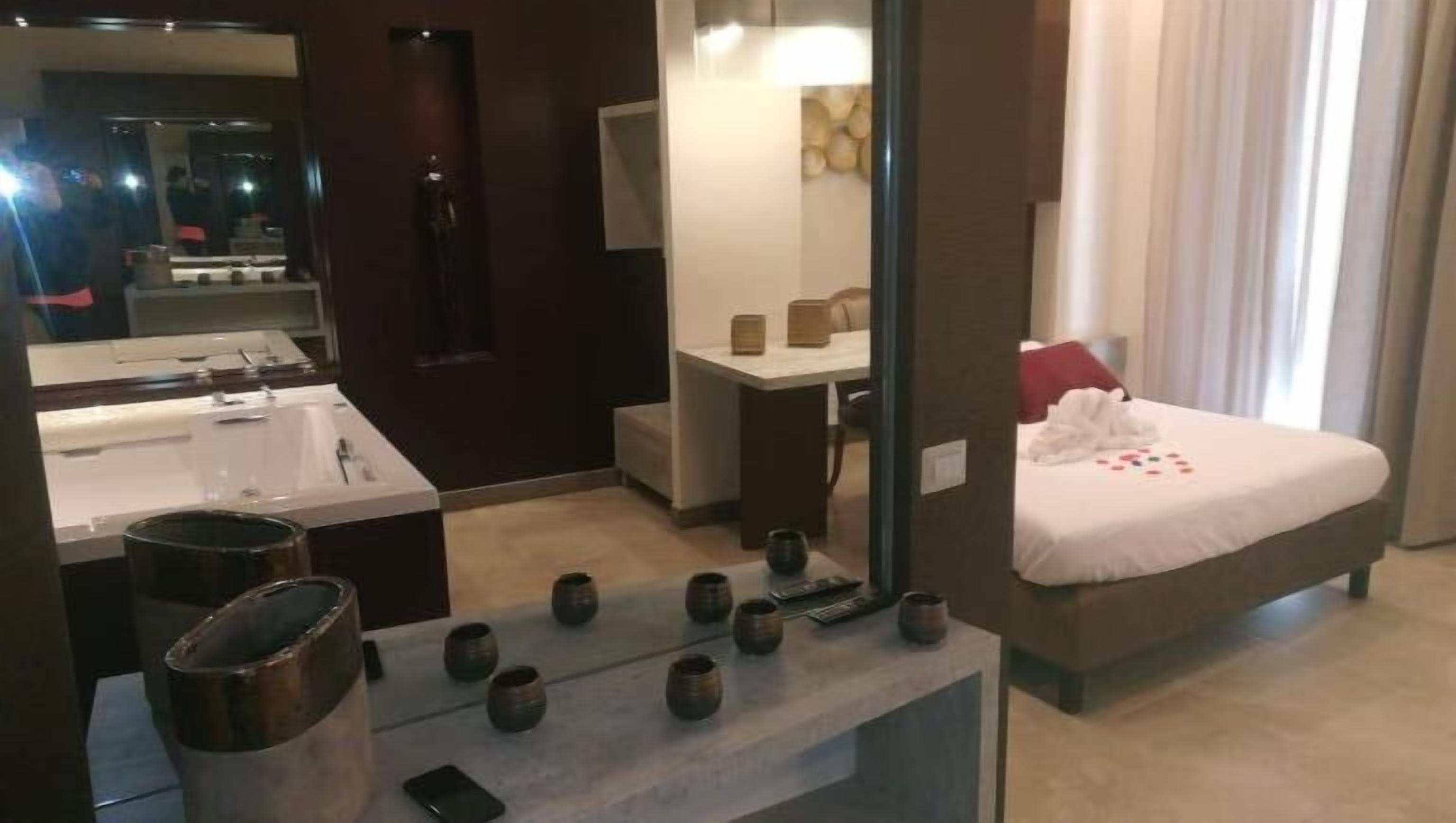 Desk, free WiFi, bed sheets