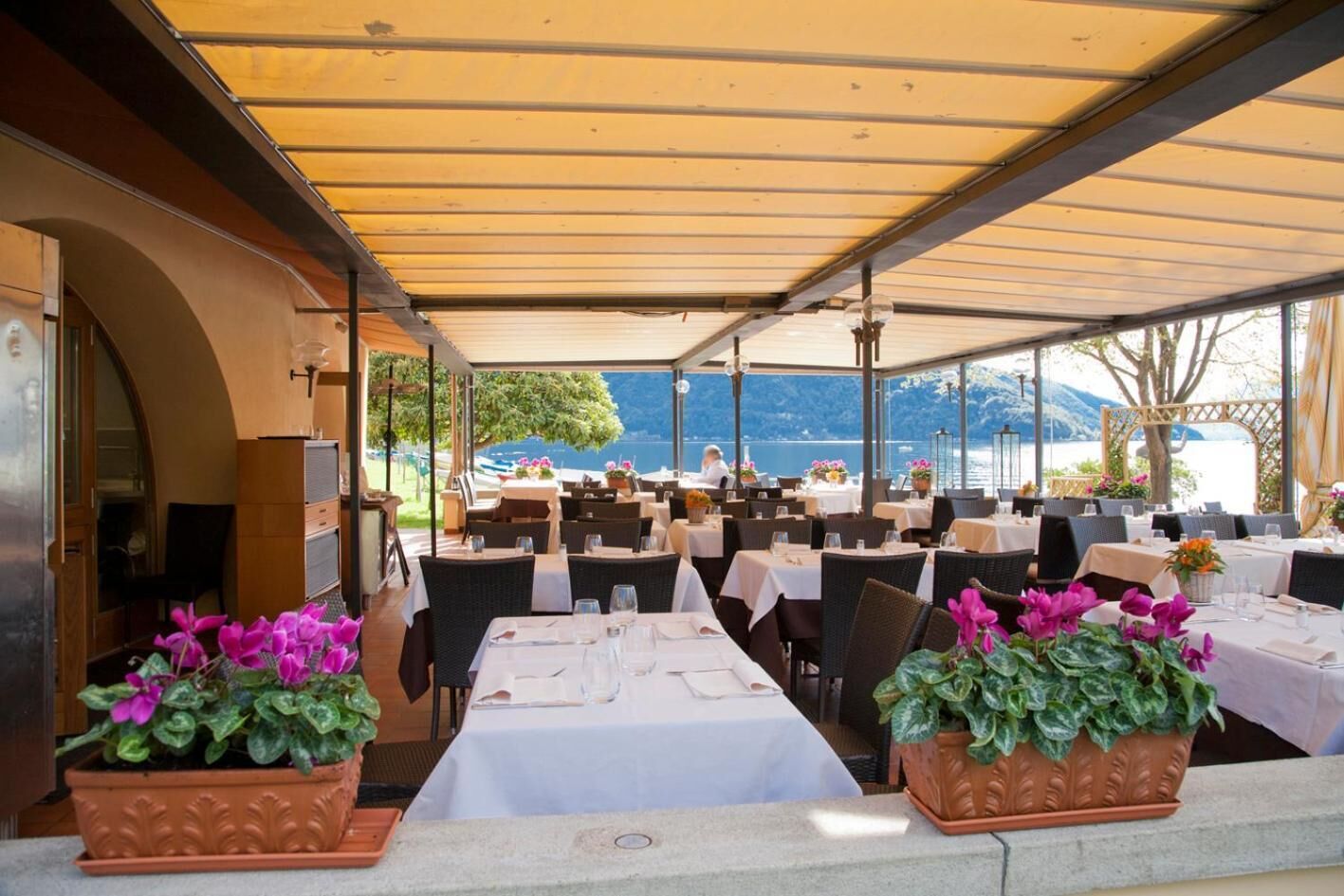 lunch, dinner served; italian cuisine, al fresco dining