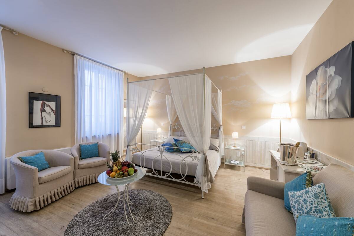 superior double room, lakeside | premium bedding, minibar, in-room safe, desk