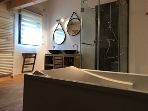 Een douche, een diep bad, een haardroger
