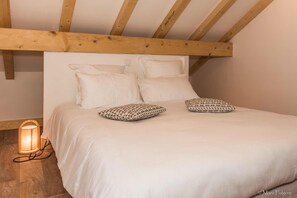 Premium bedding, memory-foam beds, iron/ironing board - La Ferme du Nol (La Bresse)