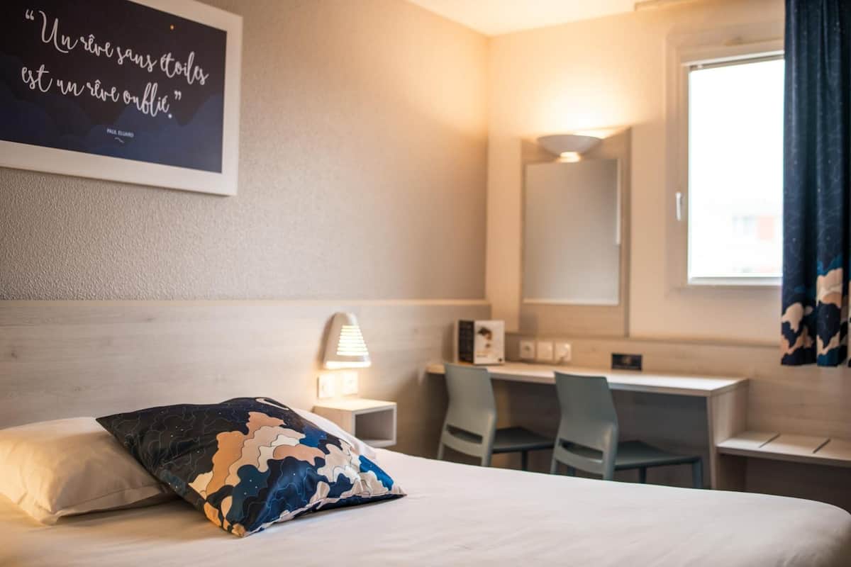 Yksilöllisesti sisustettu, yksilöllisesti kalustettu, työpöytÀ