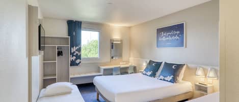 Triple Room + extra bed | Individually decorated, individually furnished, desk, blackout drapes