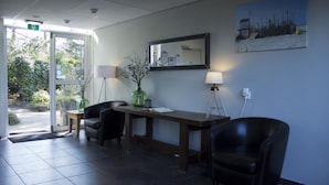 Lobby sitting area - Hotel De Kluut (Vlieland)