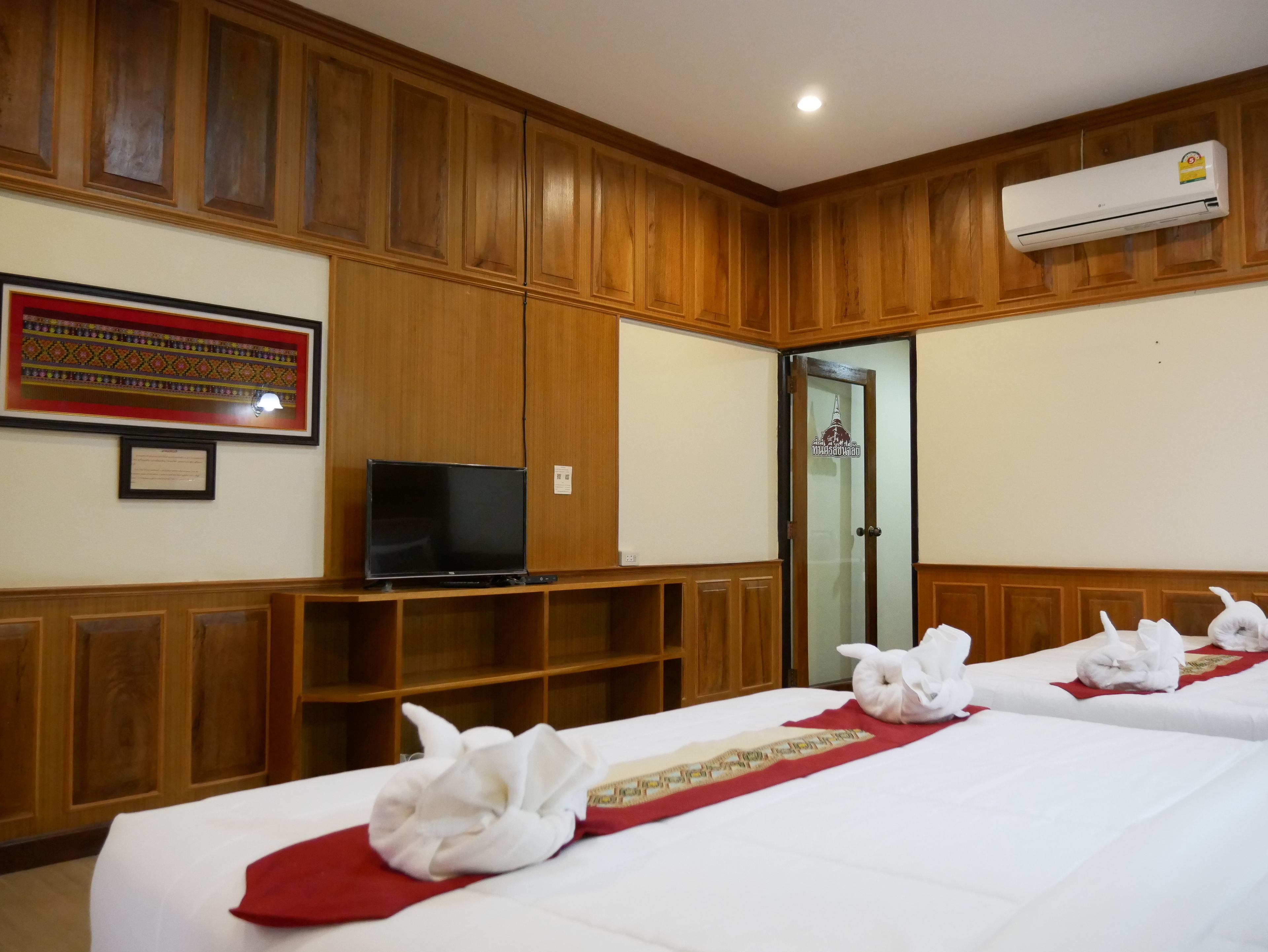 Superior Quadruple Room With Garden View | Free WiFi, bed sheets
