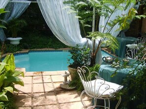 Kolam renang outdoor