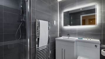 Deluxe Apartment, 2 Bedrooms | Bathroom | Separate bathtub and shower, free toiletries, hair dryer, towels