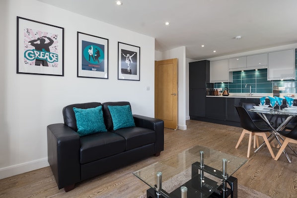 Deluxe Apartment, 2 Bedrooms | Living area