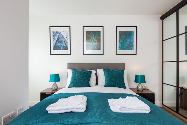 Deluxe Apartment, 2 Bedrooms | 1 bedroom, premium bedding, individually decorated - Bluestone Apartments - Harvard (Manchester)