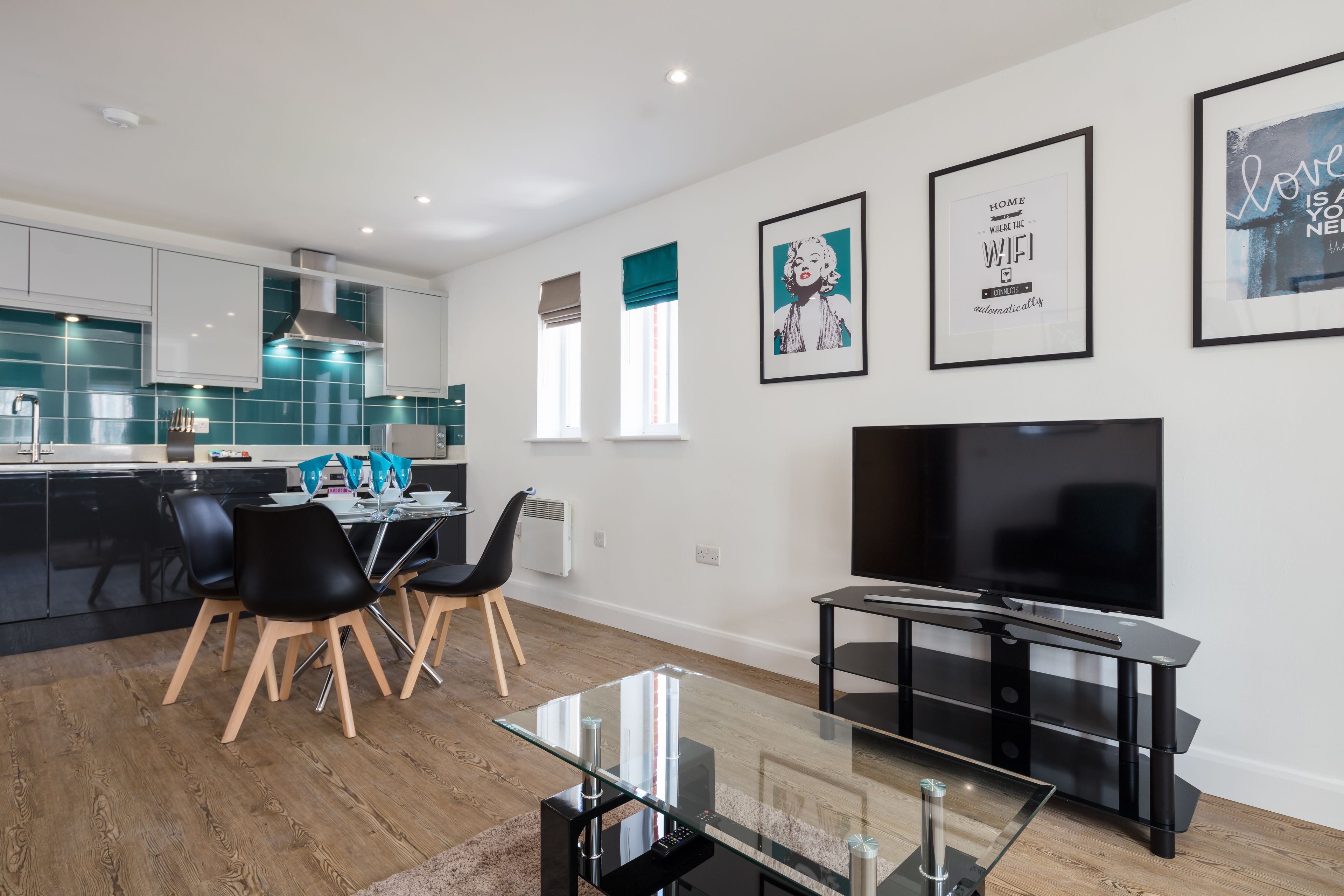 Deluxe Apartment, 2 Bedrooms | Living room | Flat-screen TV