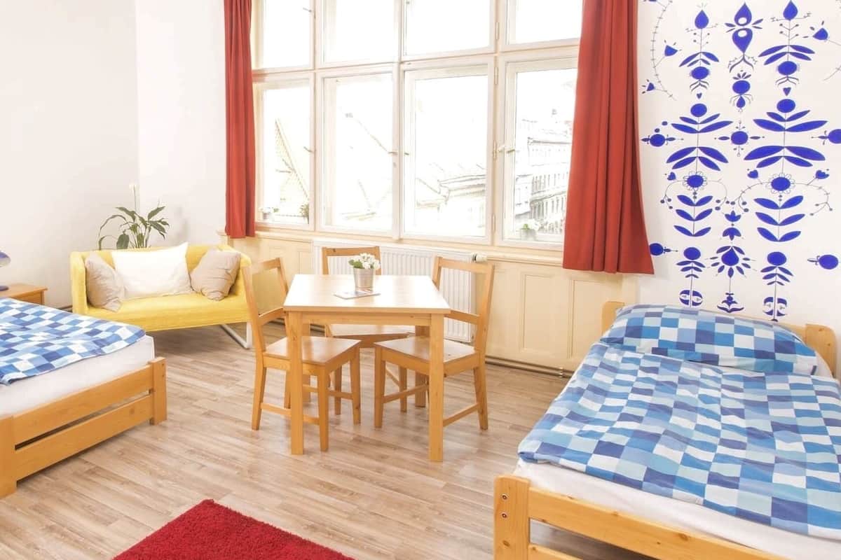 Standaard Twin kamer | Een bureau, verduisterende gordijnen, geluiddichte muren