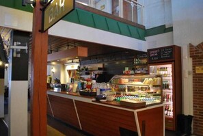 بار (في المنشاة)