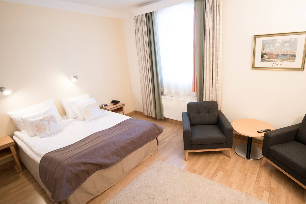Superior Double Room | Premium bedding, desk, blackout drapes, WiFi (free)