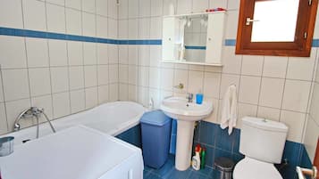 House, 4 Bedrooms, Sea View | Bathroom | Hair dryer, towels