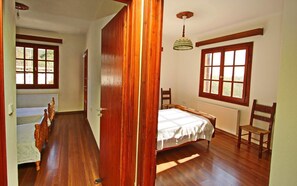 House, 4 Bedrooms, Sea View