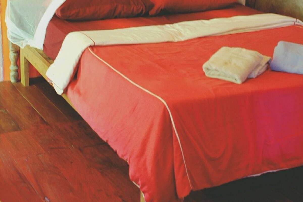 Deluxe Room with Balcony | 책상, 무료 WiFi, 침대 시트