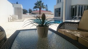 Kolam renang outdoor musiman