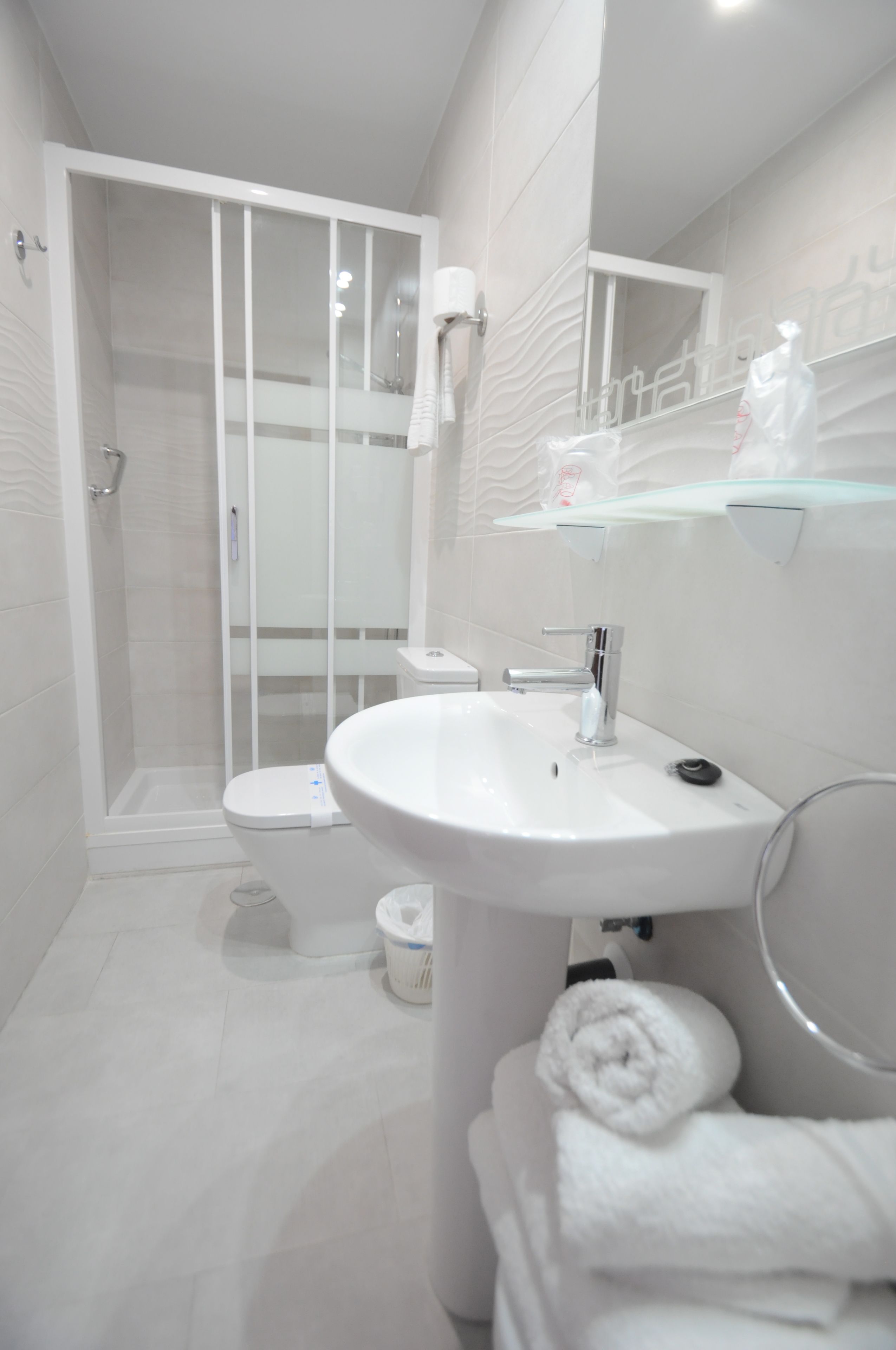 Classic Twin Room, Balcony | Bathroom | Combined shower/tub, free toiletries, hair dryer, towels