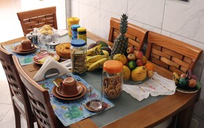 Free daily buffet breakfast