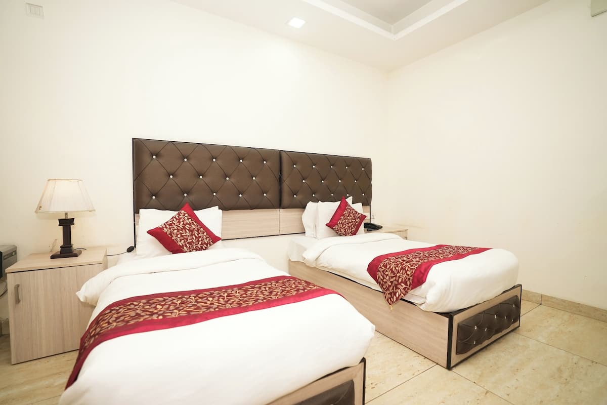 Superior Double Room | Minibar, desk, free WiFi, bed sheets