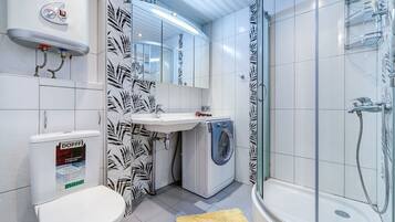 Apartment, 2 Schlafzimmer | Badezimmer | Dusche, Regendusche, Haartrockner, Handtücher