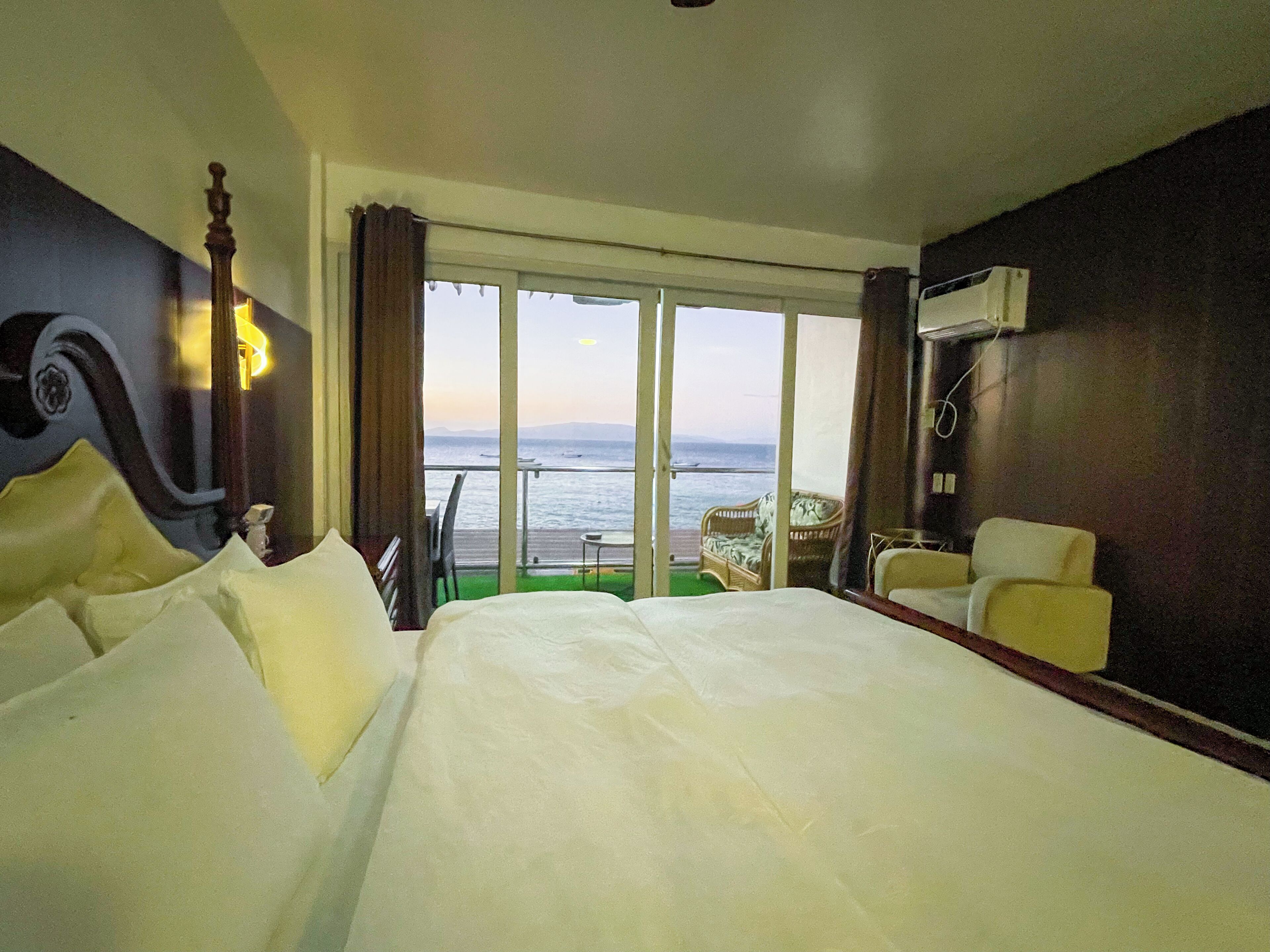 Deluxe-værelse - ved stranden | Pengeskab på værelset, skrivebord, ekstra senge (tillægsgebyr)