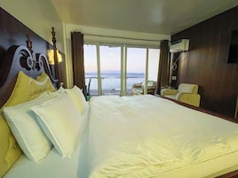 In-room safe, desk, rollaway beds, free WiFi