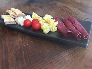 Alimentos y bebidas