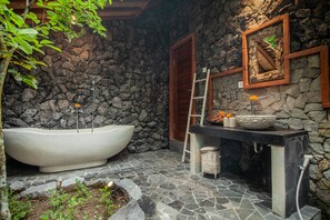 Villa, 2 Bedrooms | Bathroom | Free toiletries, slippers, towels, soap - Jero Sebali Villa (Ubud)