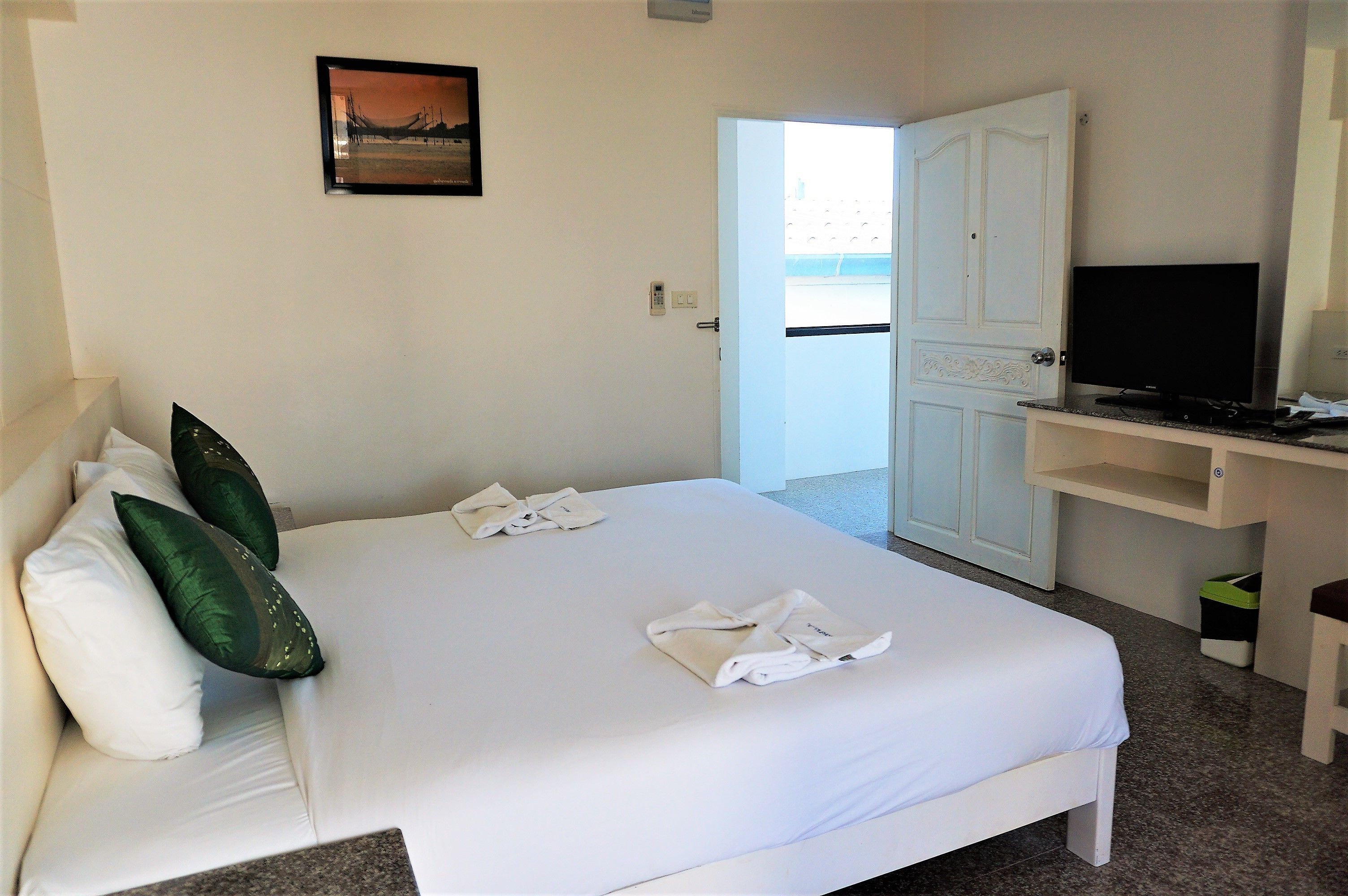 スタンダード ダブルルーム | 遮光カーテン、WiFi (無料)