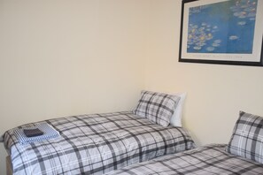 Deluxe Apartment, 2 Bedrooms | 1 bedroom, iron/ironing board, free cribs/infant beds, bed sheets - Apartment Northfields (London)