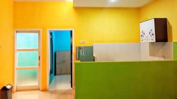 2 bedrooms, desk
