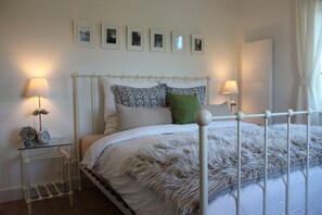 Phòng đôi, phòng tắm riêng (Junior Suite )
