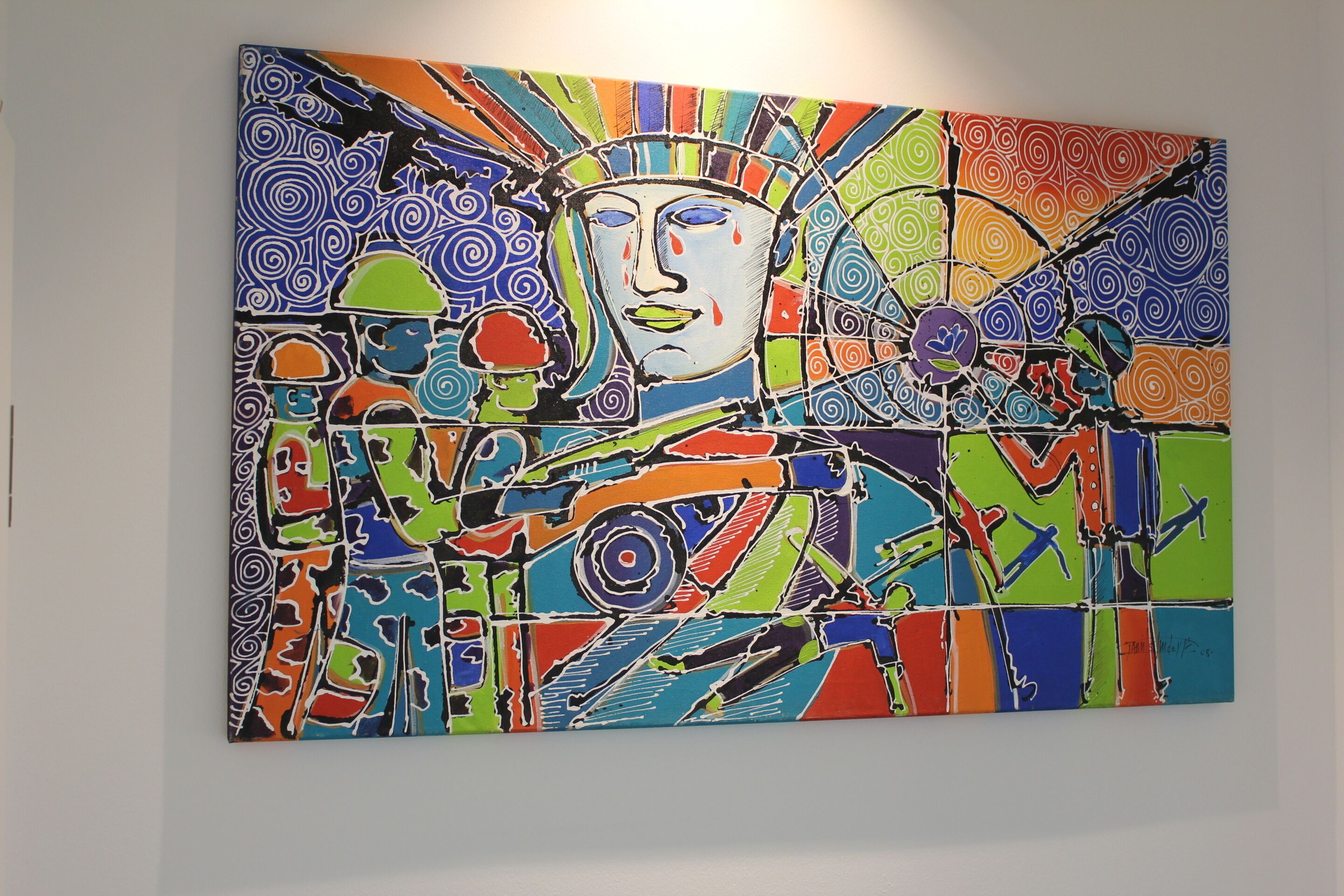 Una pintura abstracta y colorida sobre una pared.