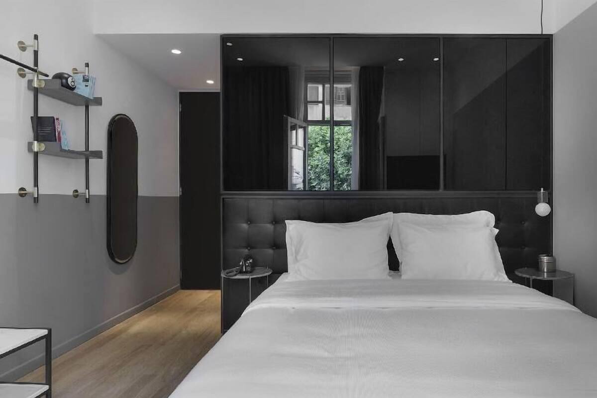 Egyptian cotton sheets, premium bedding, minibar, in-room safe
