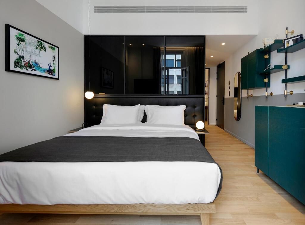 Egyptian cotton sheets, premium bedding, minibar, in-room safe
