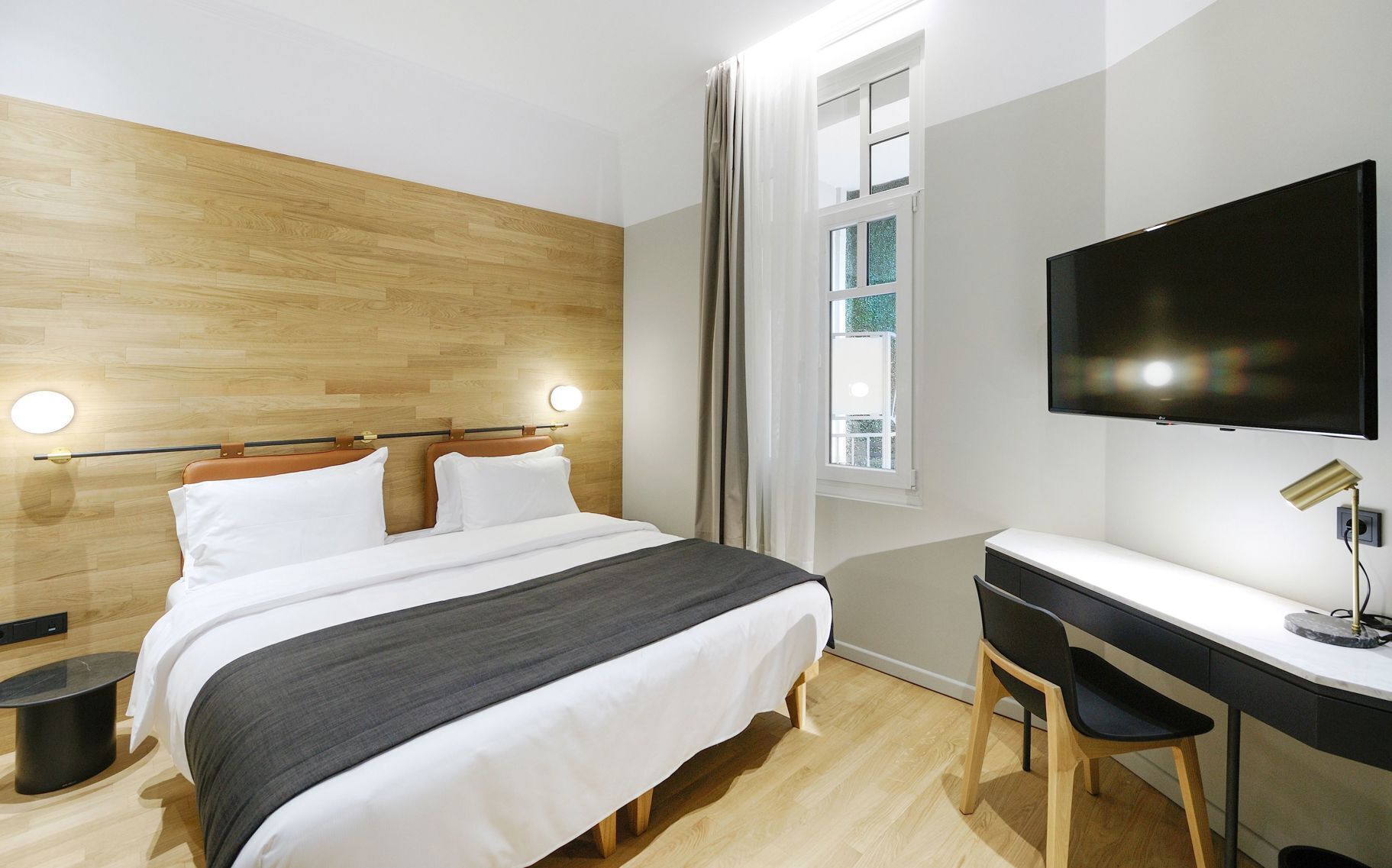 Egyptian cotton sheets, premium bedding, minibar, in-room safe