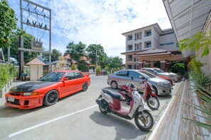Free self parking - Home Sweet Home Place (Lop Buri)