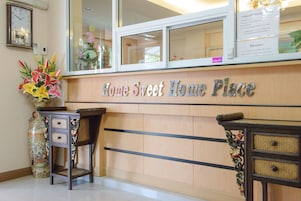 Check-in/check-out kiosk