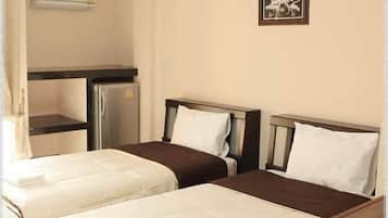 Standard Twin Room | Desk, blackout drapes, free WiFi, bed sheets