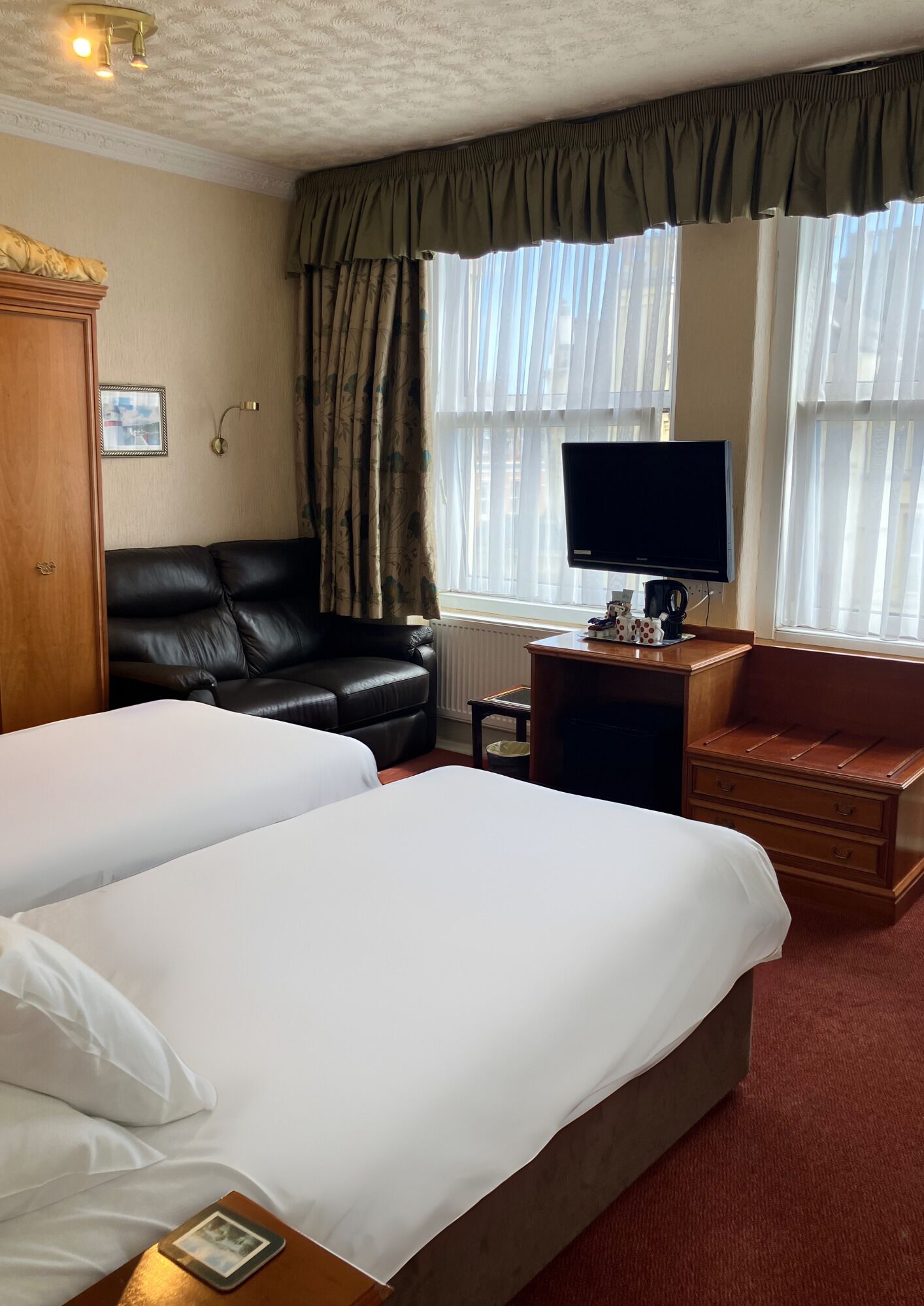 standard double or twin room, non smoking, private bathroom | 1 bedroom, hypo-allergenic bedding, in-room safe, individually decorated