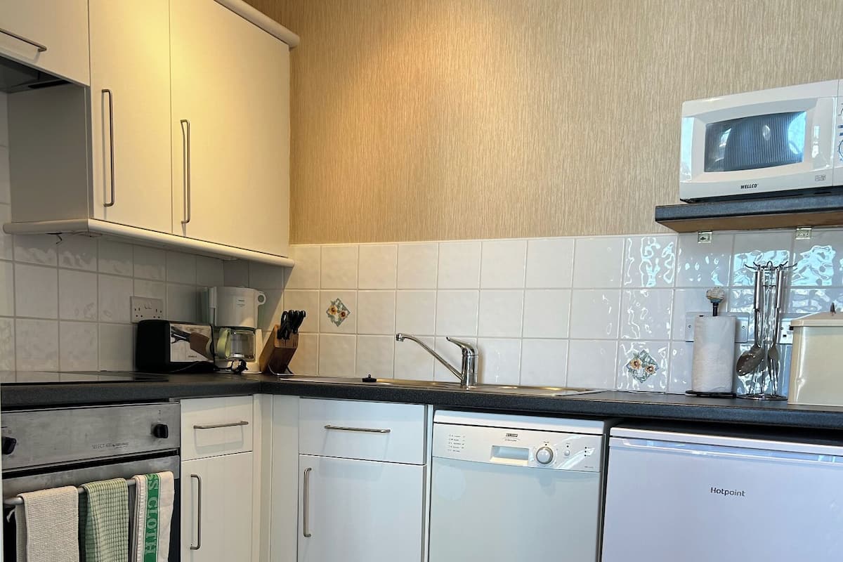 coffee/tea maker, electric kettle, high chair