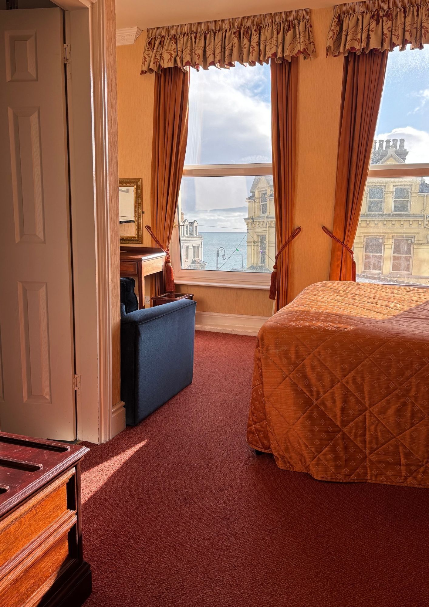 Quarto casal ou duplo standard, para não fumantes, banheiro privativo | Roupas de cama antialérgicas, cofres nos quartos